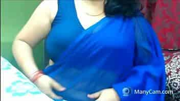 sexy aunty boobs in blue saree video