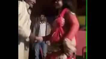 Mujra excites a thatki Budha (old man) horny. Funny dance. video